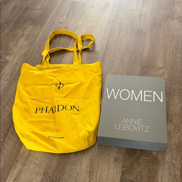 Annie Leibovitz Women Photography Book 2025 Edition - Picture 2 of 7